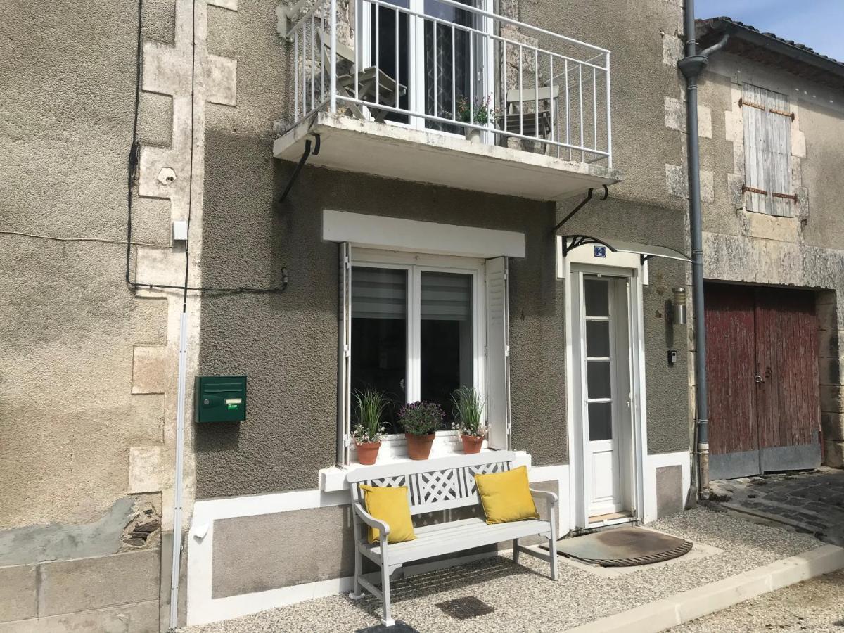 Le Petit Maison Villa Montembœuf Exterior foto